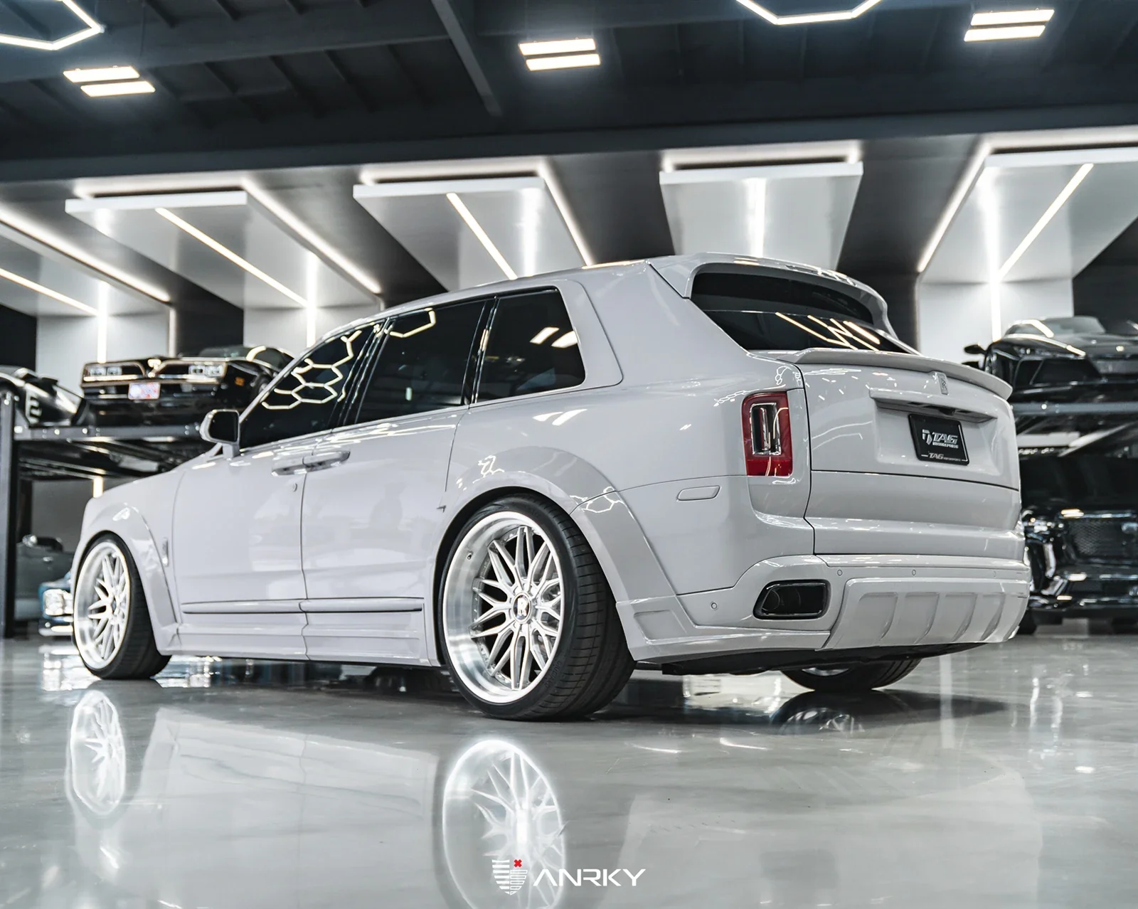 Airmatic lowering for Rolls-Royce Cullinan - Image 4