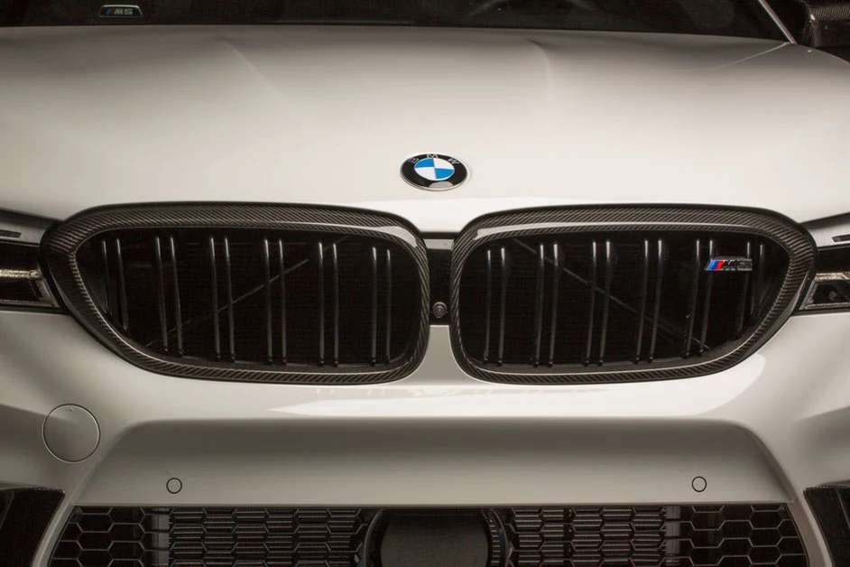 BMW M5 F90 carbon kidneys M performance - Image 4